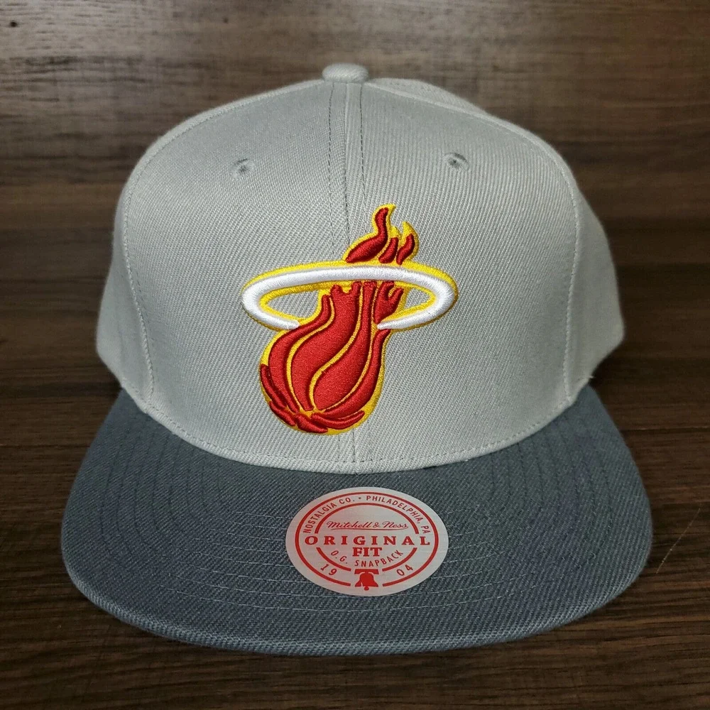 Miami Heat Mitchell‎ & Ness NBA Snapback Hat Cap 3D Logo Gray Dark Gray NWT
